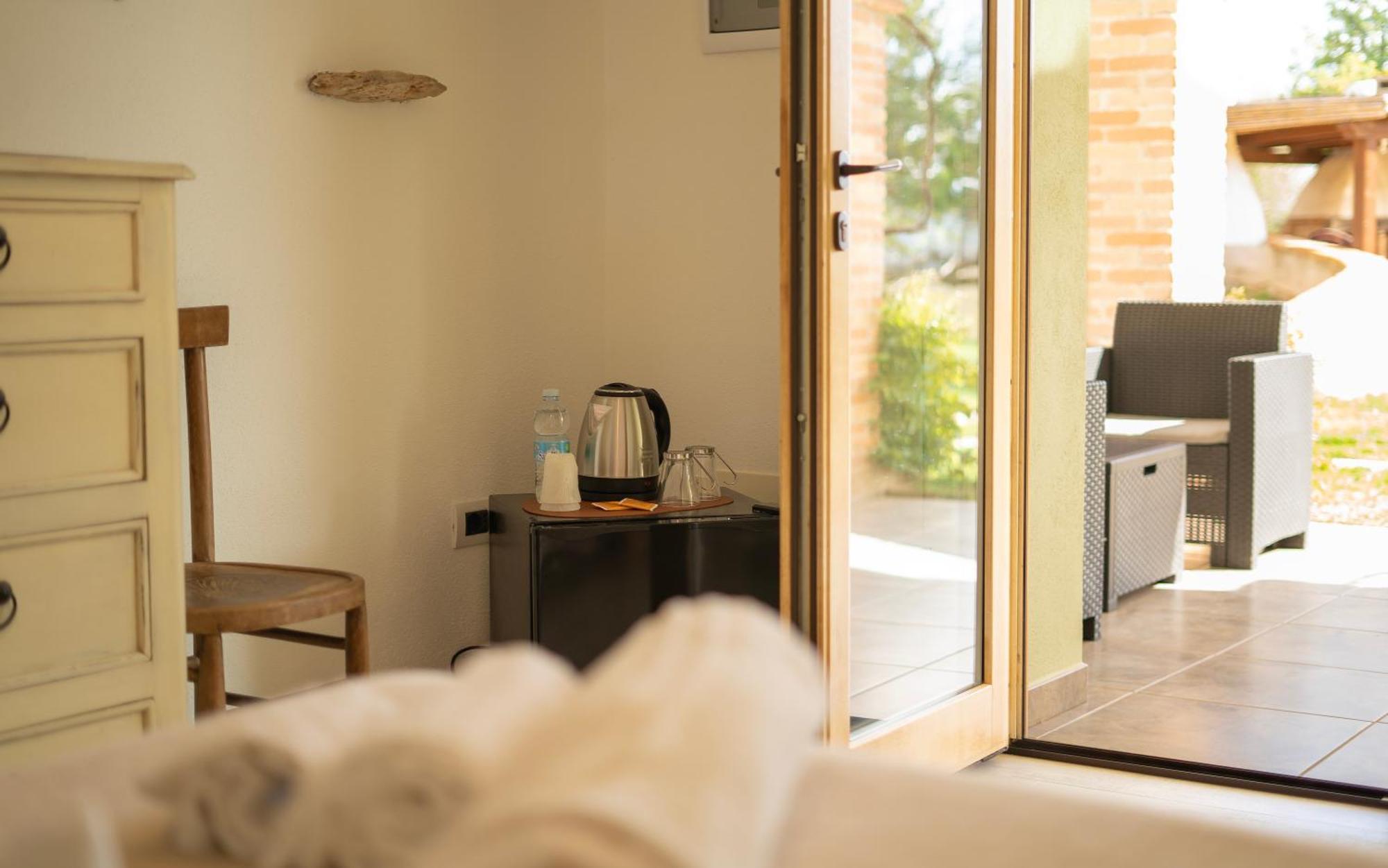 Hotel Essenza Di Mirto La Caletta Δωμάτιο φωτογραφία