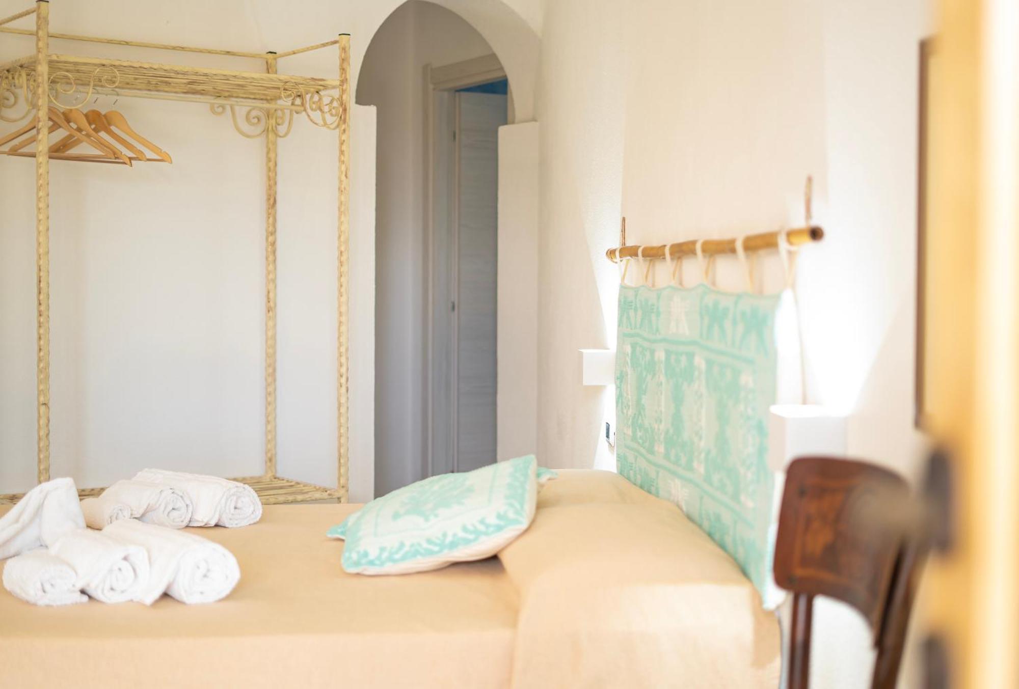 Hotel Essenza Di Mirto La Caletta Εξωτερικό φωτογραφία