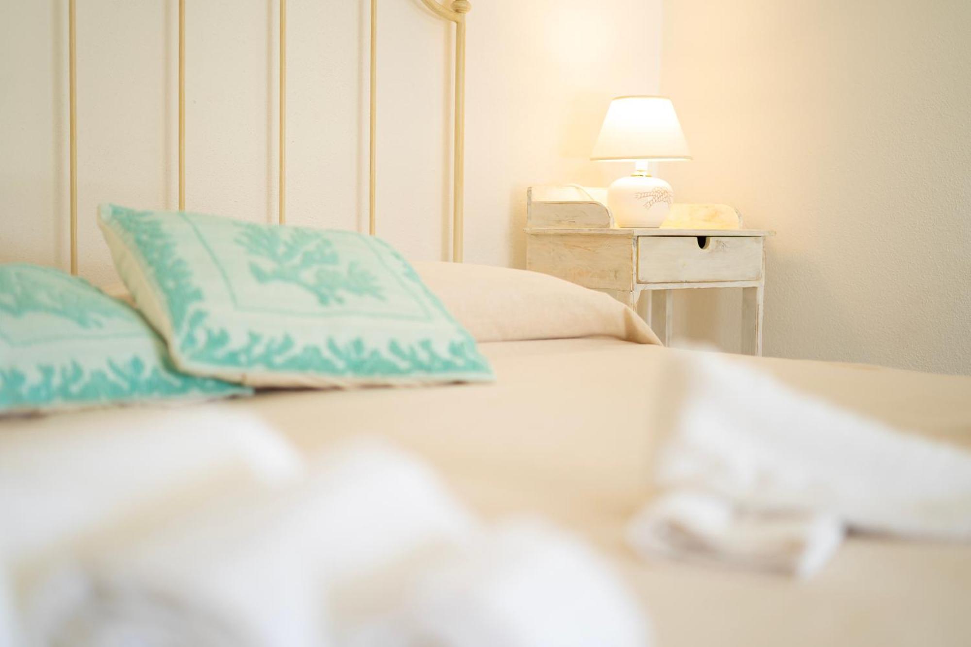 Hotel Essenza Di Mirto La Caletta Εξωτερικό φωτογραφία