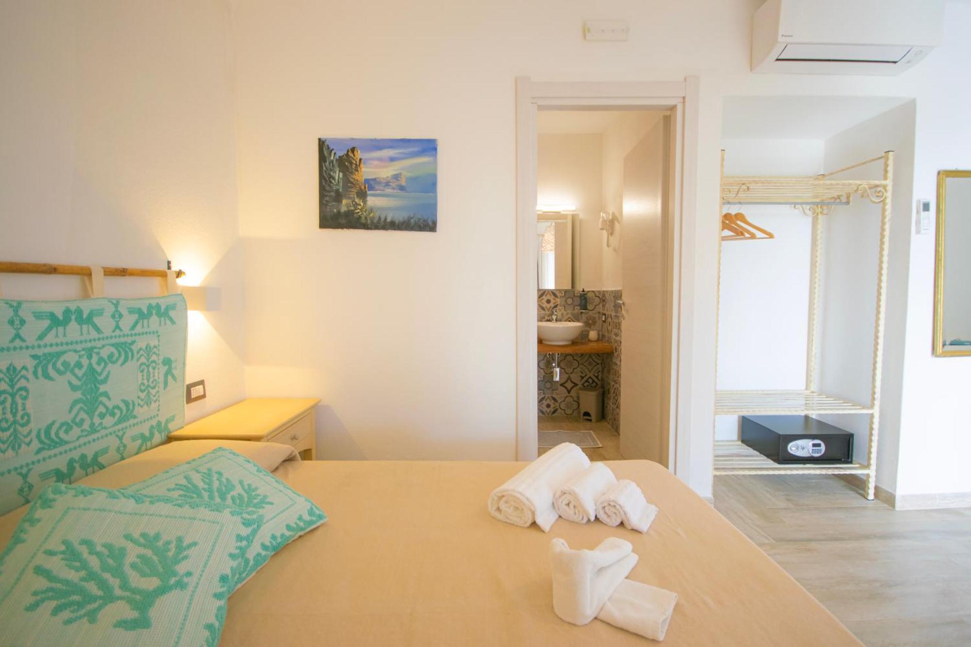 Hotel Essenza Di Mirto La Caletta Δωμάτιο φωτογραφία