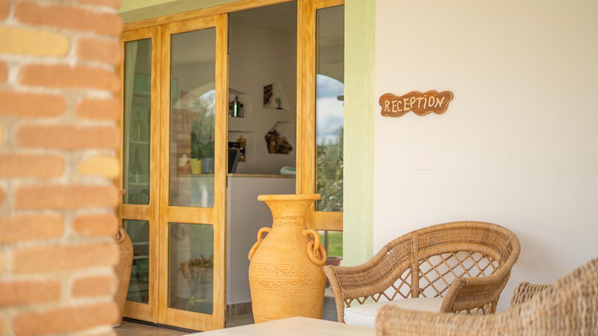 Hotel Essenza Di Mirto La Caletta Εξωτερικό φωτογραφία