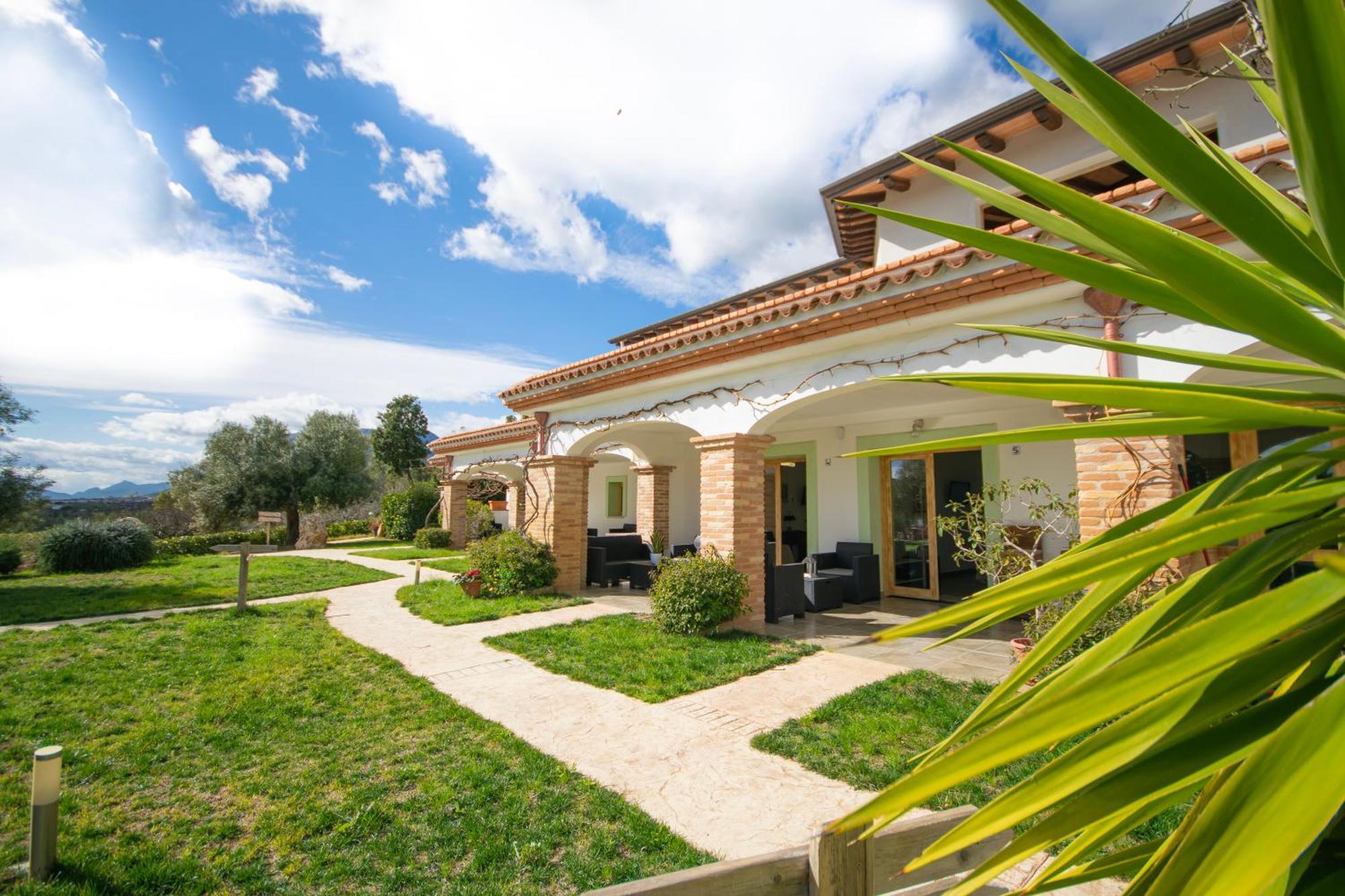 Hotel Essenza Di Mirto La Caletta Εξωτερικό φωτογραφία