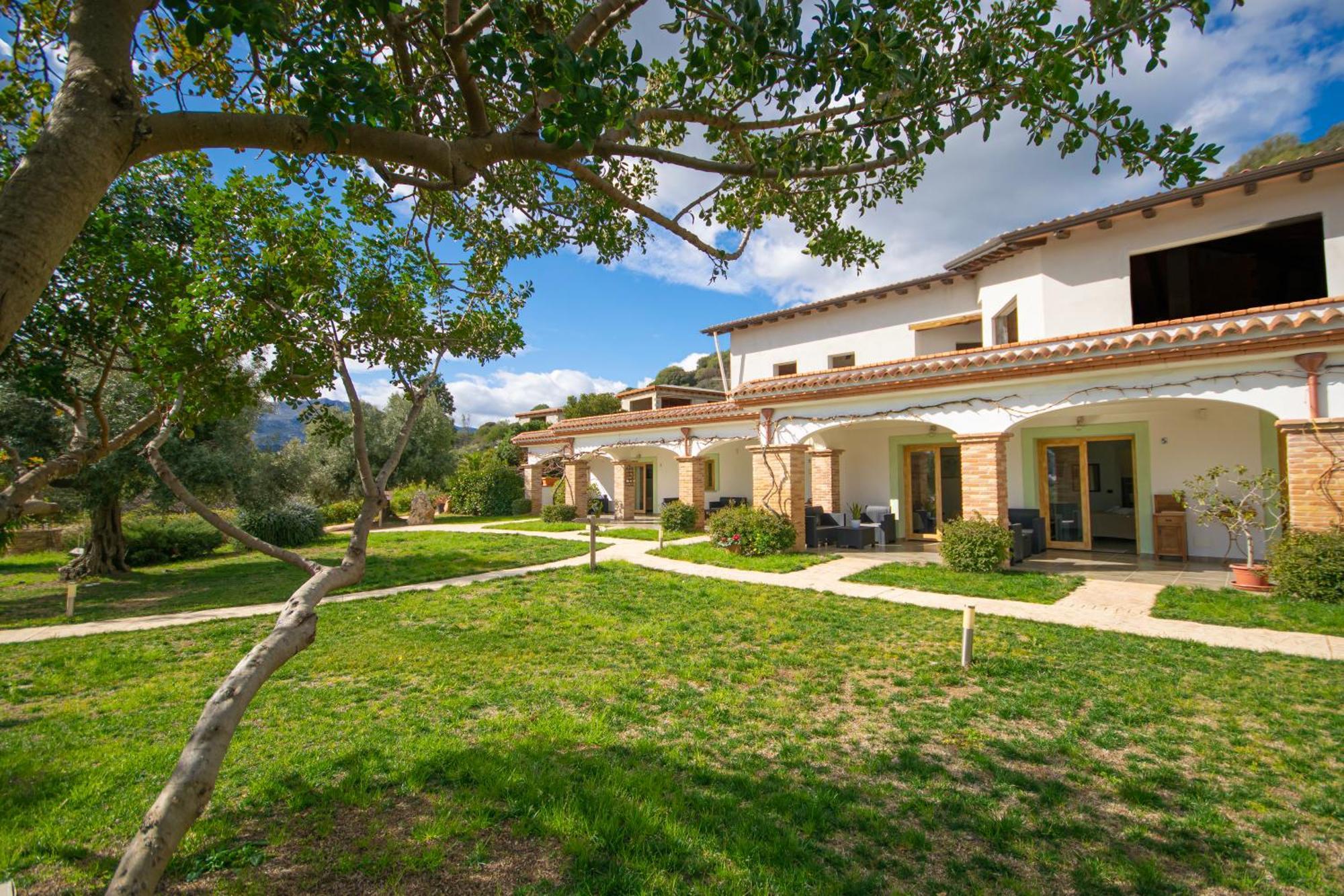Hotel Essenza Di Mirto La Caletta Εξωτερικό φωτογραφία
