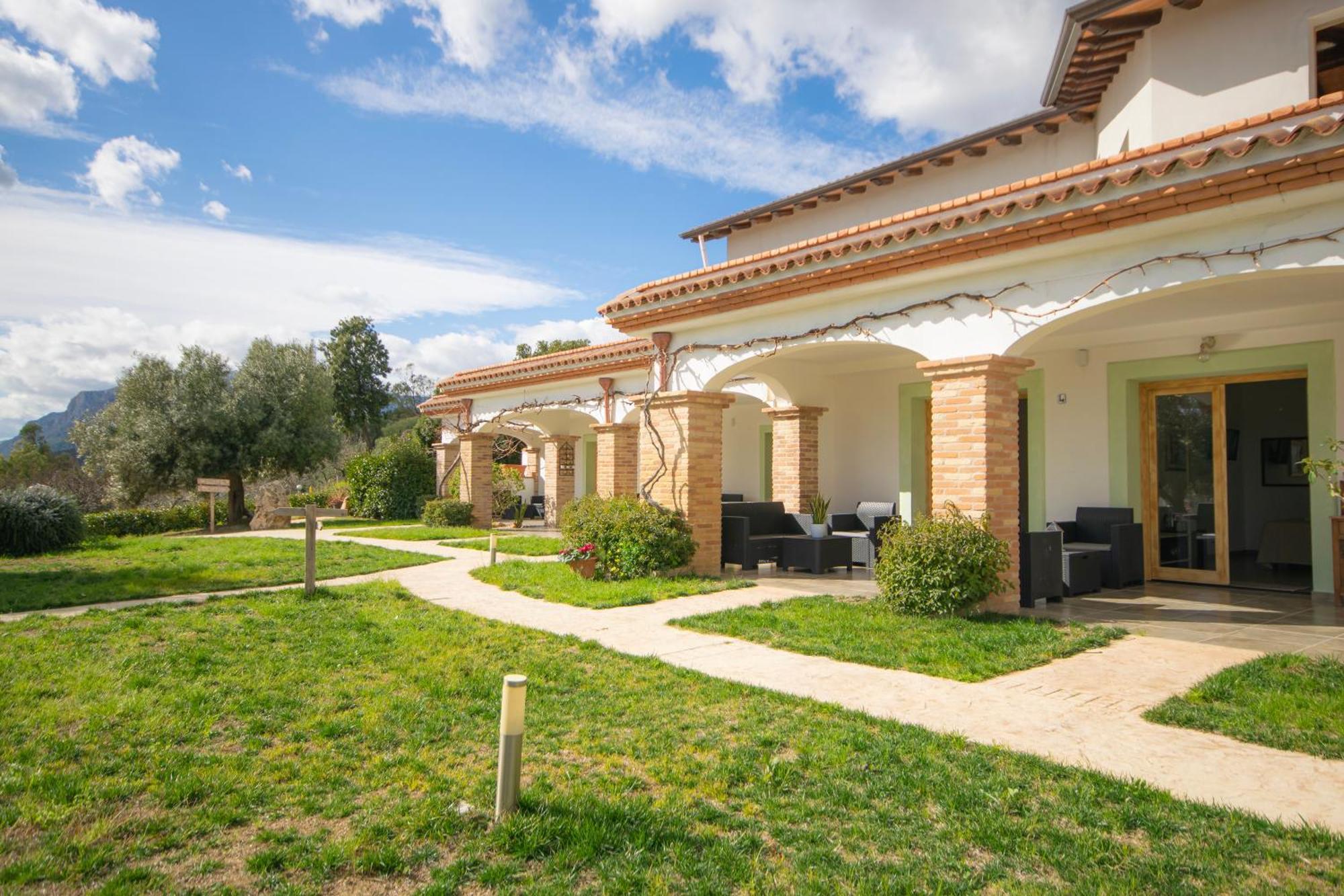 Hotel Essenza Di Mirto La Caletta Εξωτερικό φωτογραφία